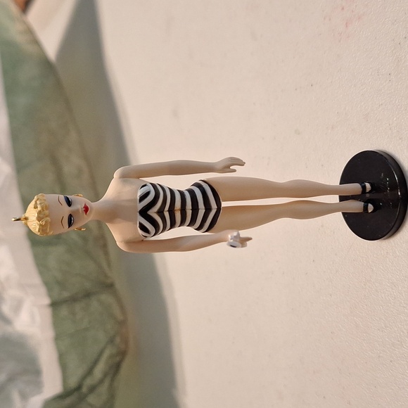 Barbie debut Hallmark ornament - Picture 3 of 6